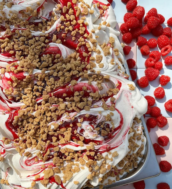 Jordbær crumble-is